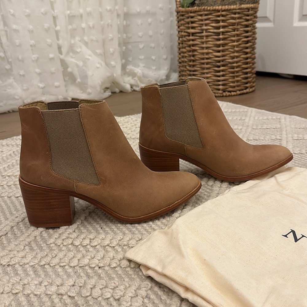 NISOLO Women’s Heeled Chelsea Boots in Almond —Size 10 - Picture 11 of 11